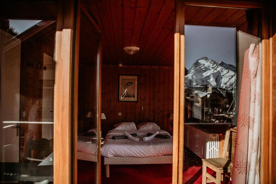 HOTEL ROOM [2 PEOPLE]