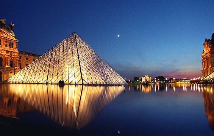 wallpaper_fromparis_louvre_pyramid_full111