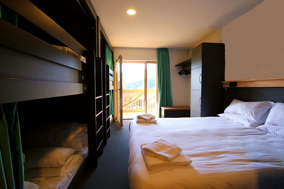 4 PERSON DORM ROOM [EN-SUITE]