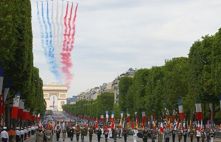 Bastille_Day_Arc_de_Triomphe_parade1