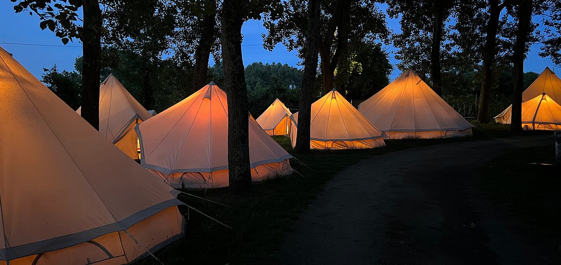 GlampingSurfCampatnight