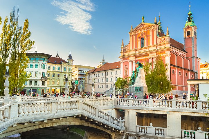 iStock825151702