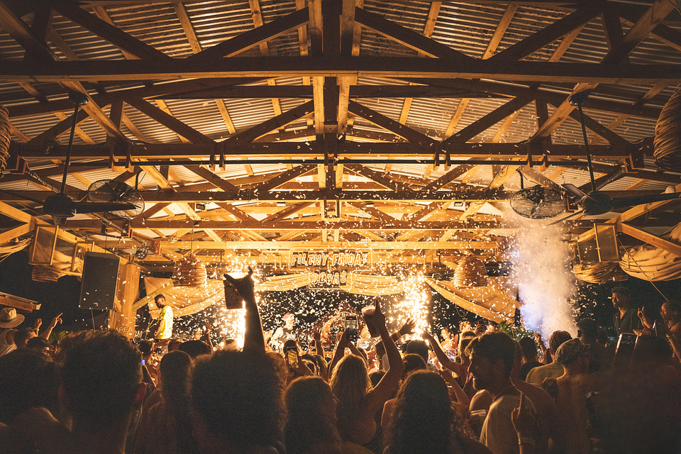 FILTHY FRIDAY, BOCAS DEL TORO, PANAMA- 1 CRAZY PARTY IN PARADISE!