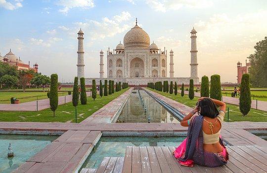 Dress in a sari and take a bucket-list photo at the Taj Mahal 