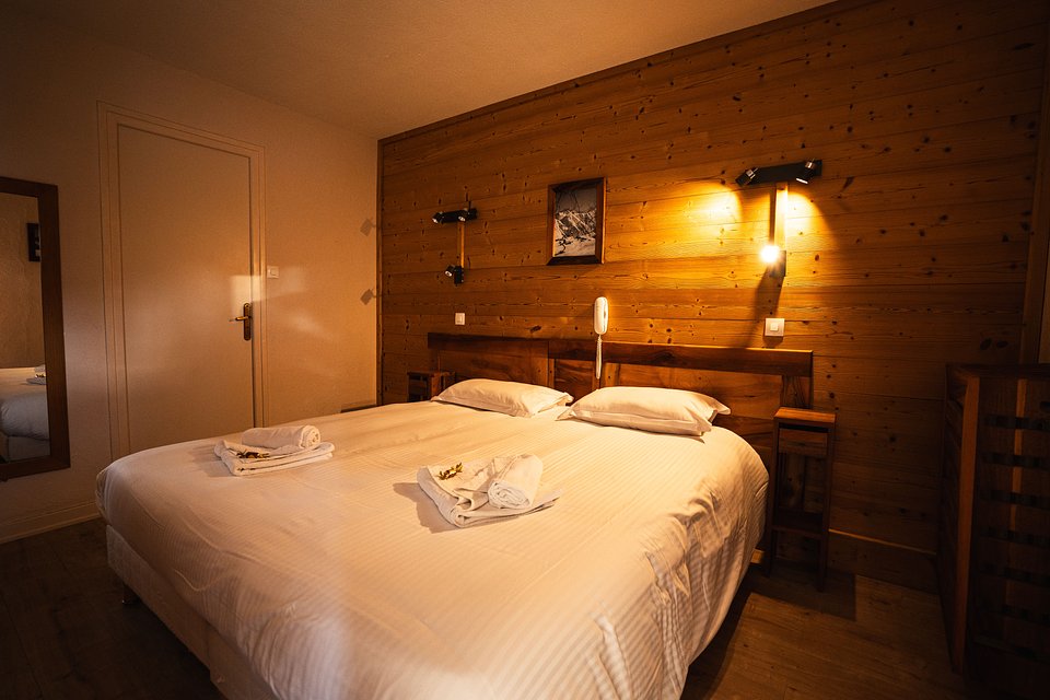 TWIN ROOM [2 PEOPLE]