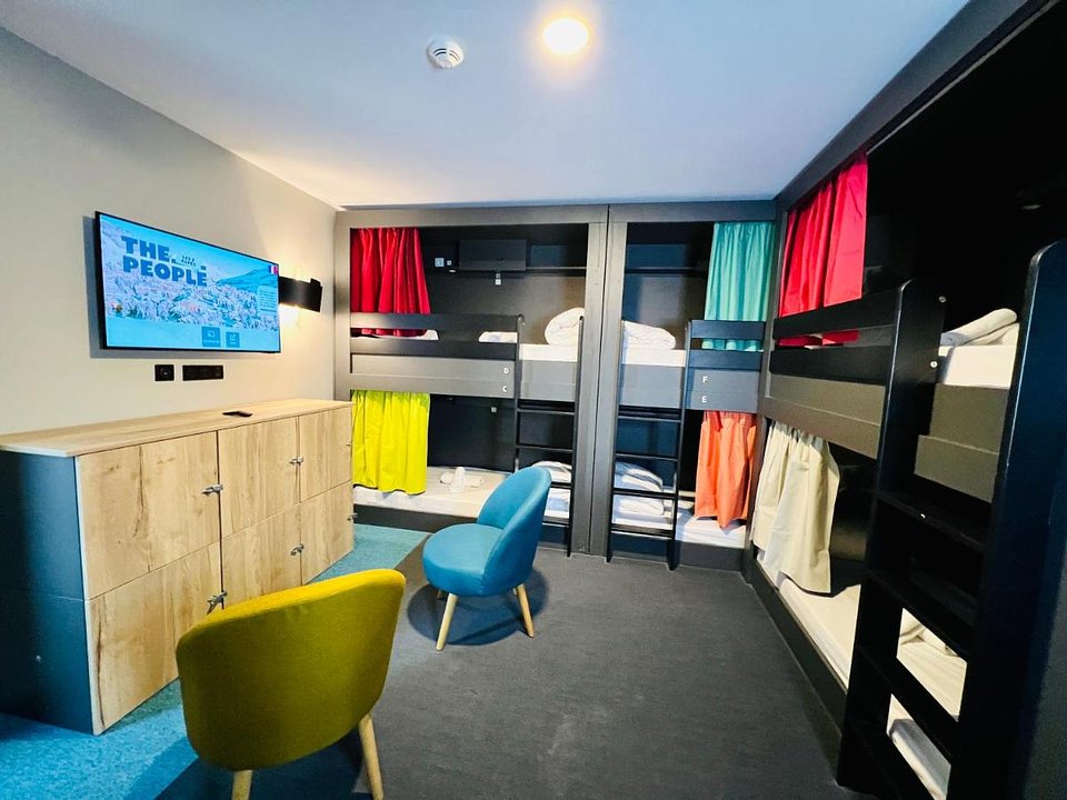 SHARED DORM ROOM [1 PERSON - FEMALE ONLY]