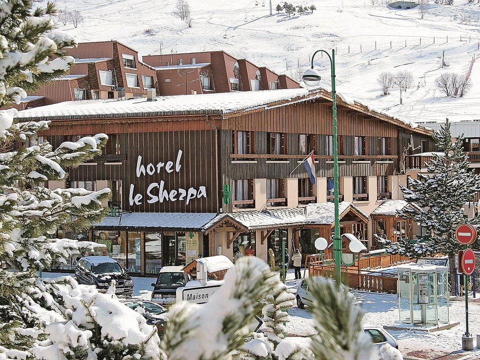 BEST LOCATION HOTEL 2025