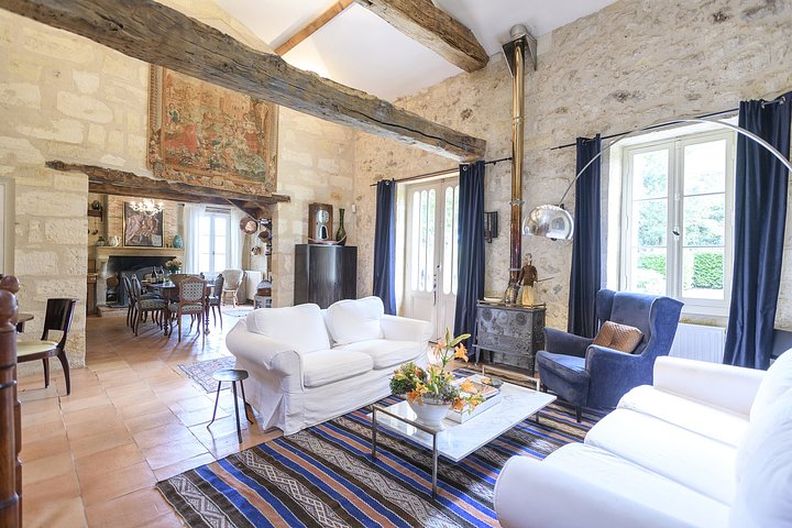 13InteriorLivingRoom1