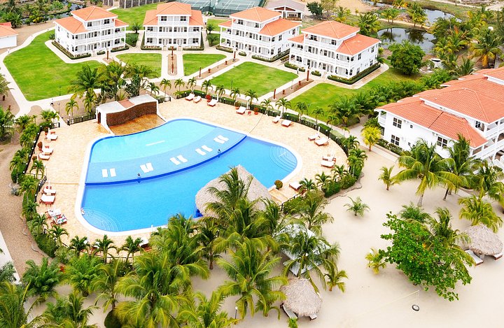 PoolandRoomsAerialThePlacencia
