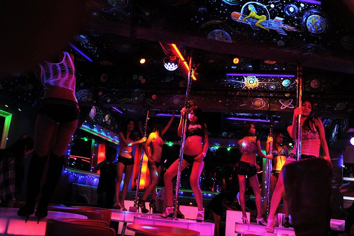 100552264Stripclubs