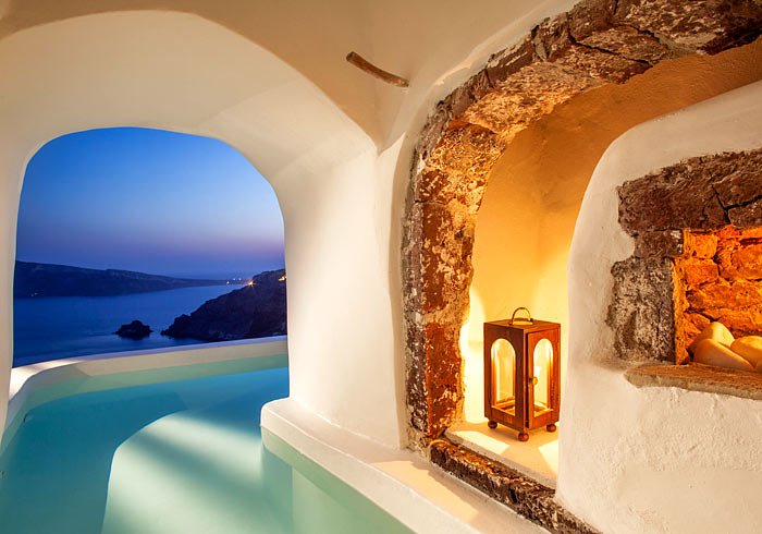 luxurysuitewithprivatepoolinsantorini