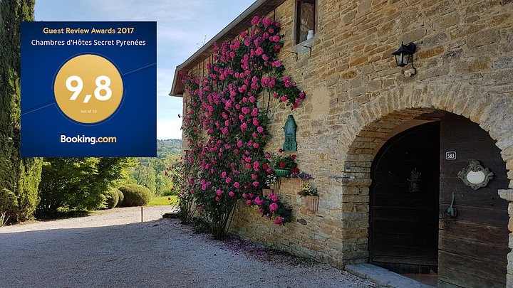 SecretPyreneesBooking.comGuestReviewAward