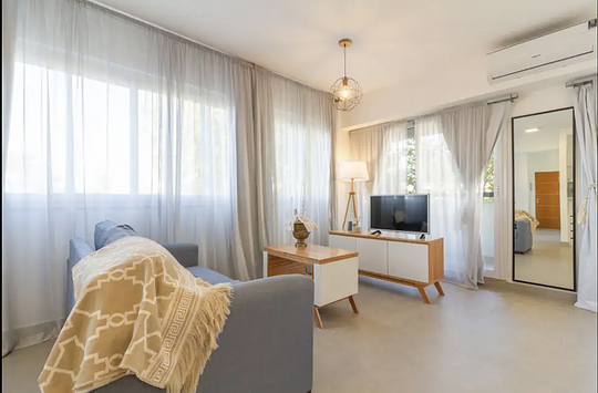 Queen apartment with city view, 5A