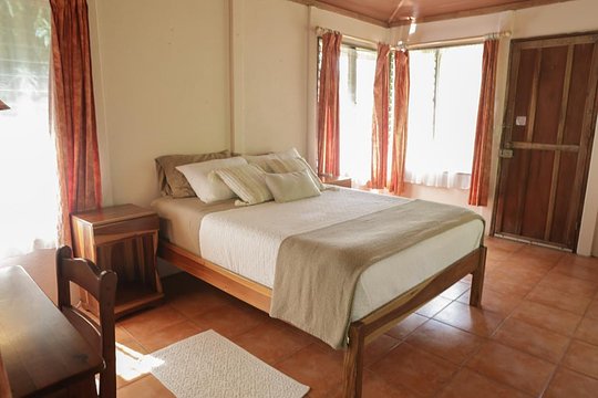 Garden Cabina (Queen Bed + Private Washroom + A/C)