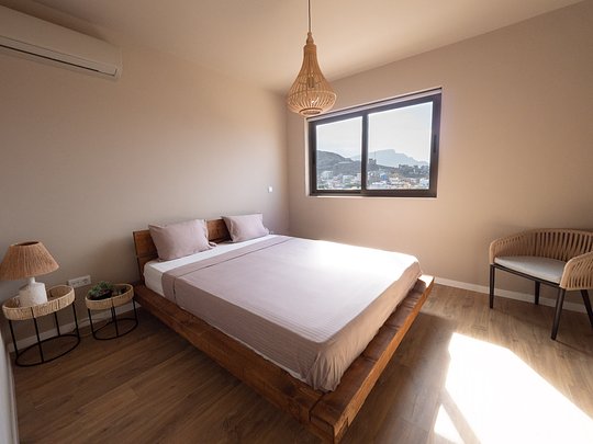Private Room with Shared Bathroom