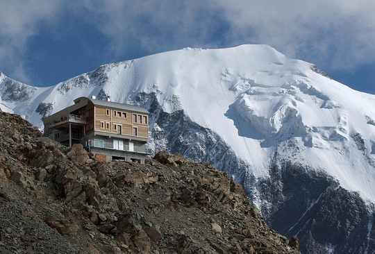 Tete Rousse Hut