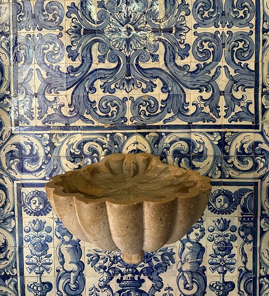 See the Igreja de Santa Maria with its Azuelos tiles  