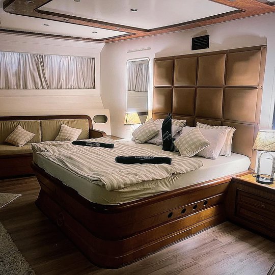 Cabin 1 (Lower Deck Large Double En-Suite)