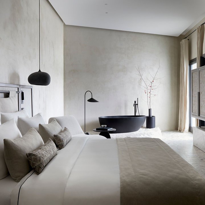 aeonicsuitesspaluxuryhotelmykonosgreeceroombed
