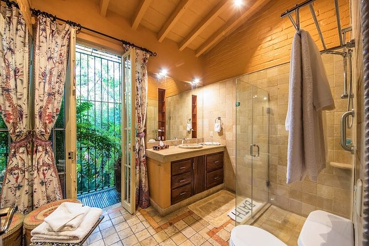 villaopenairbathroom