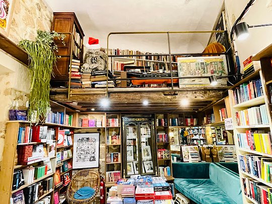 Visit the famous bookstore - Shakespeare and Company