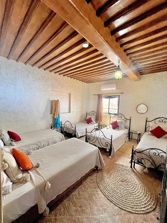 Shared triple room (3 single beds)