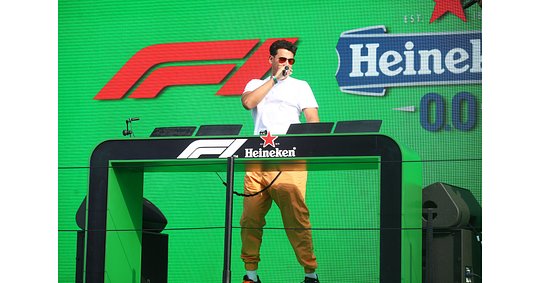 Personalized Event Planning Services: Unforgettable Meals, Cocktail Parties, and Business Meetings in Heineken!