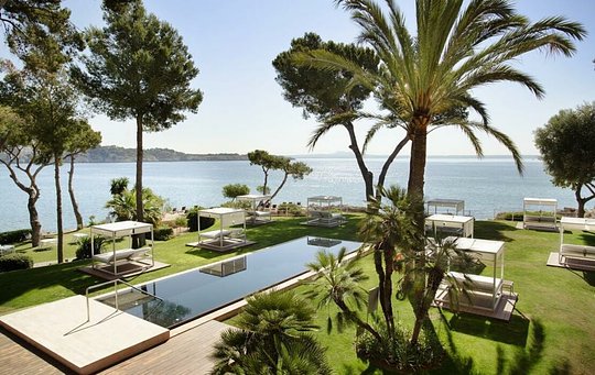 Una seleccion de hoteles de 5 y 4 estrellas junto al mar