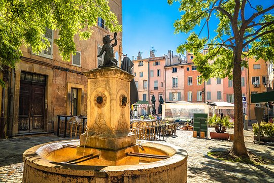 Wander through Aix-en-Provence, the city of 1000 fountains