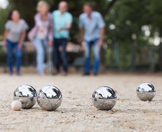 Learn how to play Pétanque, the national game of Provence