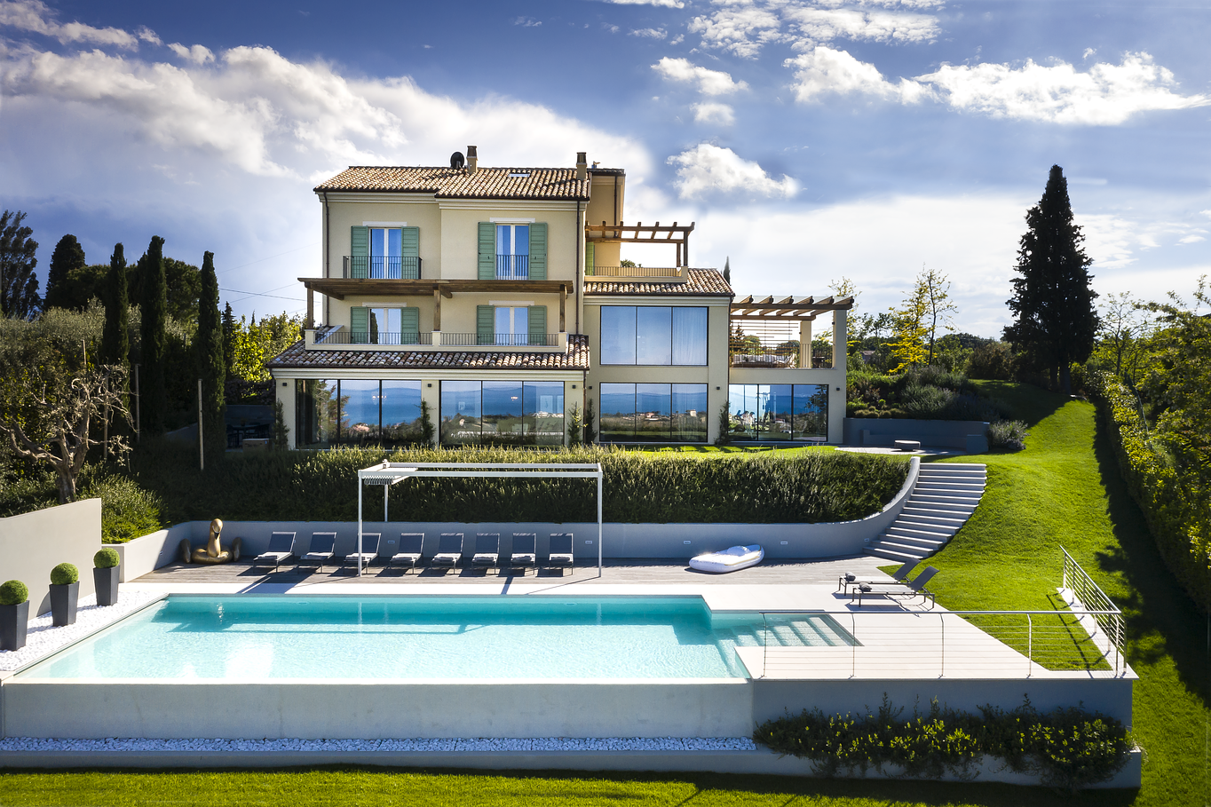 RETREAT & RESTORE IN YOUR PRIVATE LUXURY HIDEAWAY