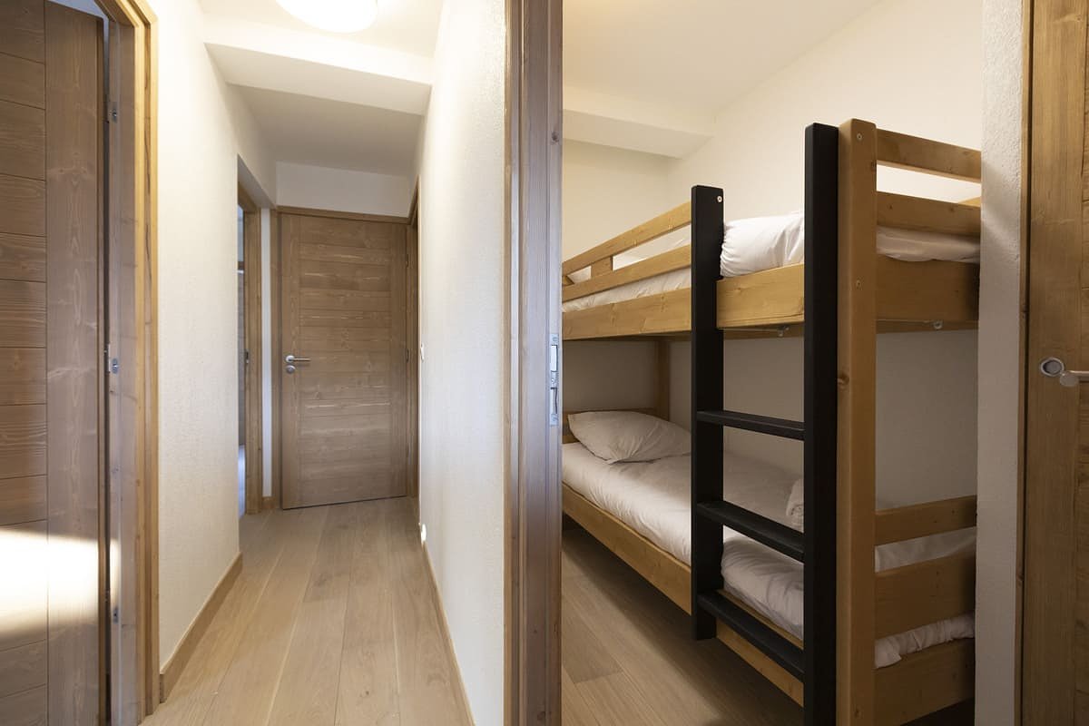 neigeetsoleillesdeuxalpesselfcateredapartmentsmreyboz2bedroomalcove81
