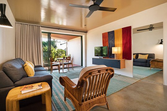 SUPERIOR POOLSIDE SUITE (SHARED OCCUPANCY) (QUEEN SOFA BED) 
