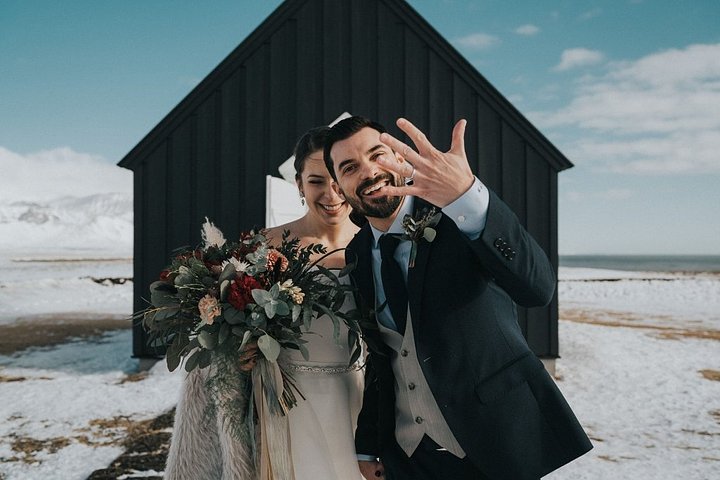 blackchurchwinterelopementTheTinsleyCoicelandhotelbudir761241024x683
