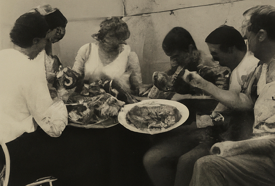 DALLE2022111413.37.56oldphotographsofpeopleenjoyingpaella