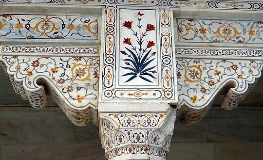 Discover an artisanal inlaid marble shop whose works are in museums 