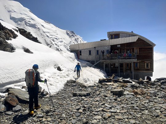 Tête Rousse hut