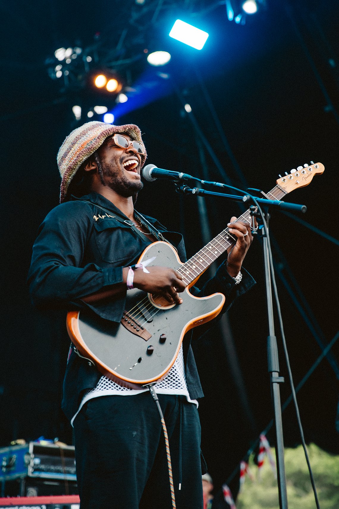 LIVE ACTS 