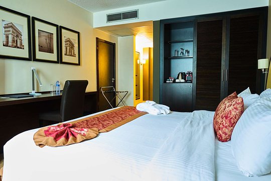 Lancaster Hotel