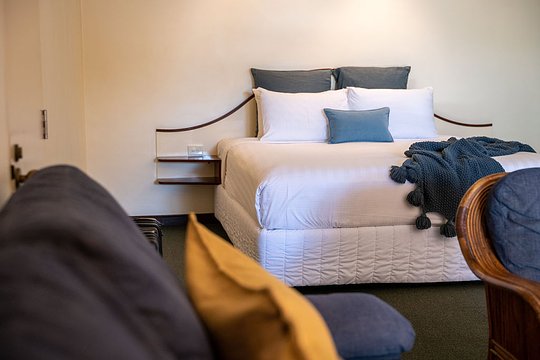 CLASSIC BALCONY SUITE (SINGLE OCCUPANCY)