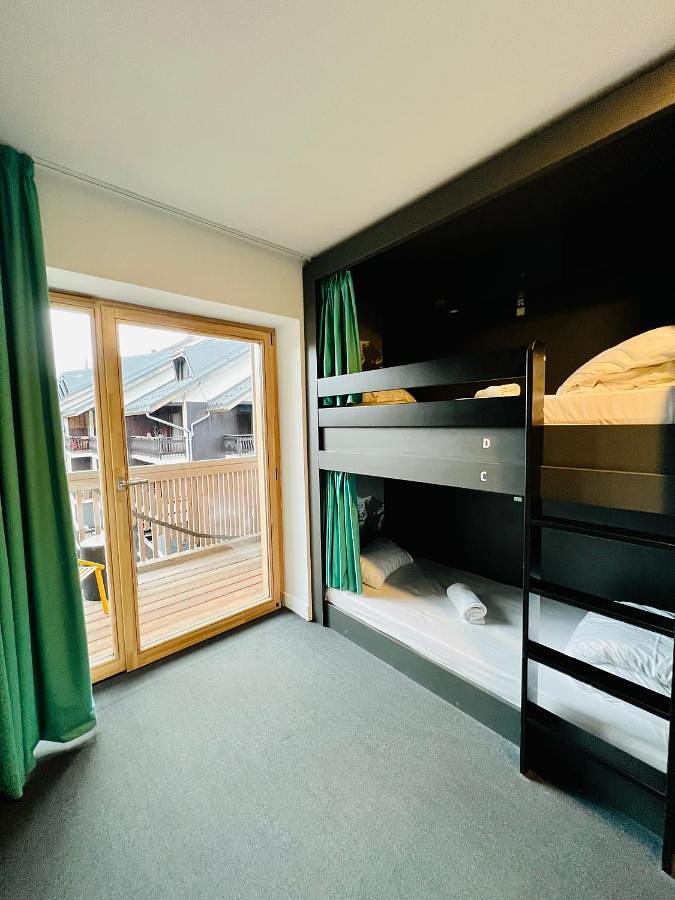SHARED DORM ROOM [1 PERSON - MIXED GENDER]