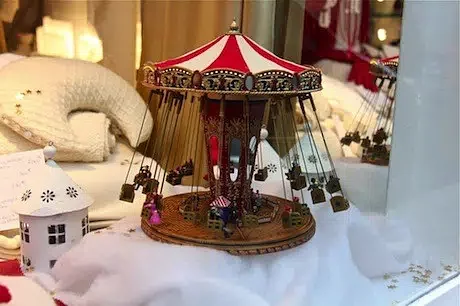 10_carousel11.jpg1