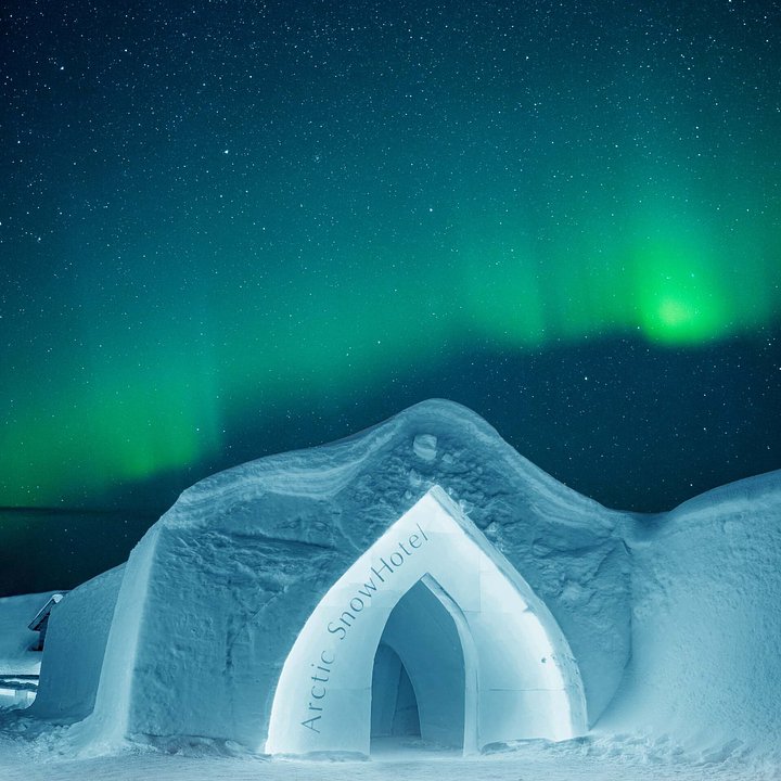 NorthernlightsSnowandIceHotelEntranceRovaniemiArcticSnowHotelGlassIgloos1920x1920