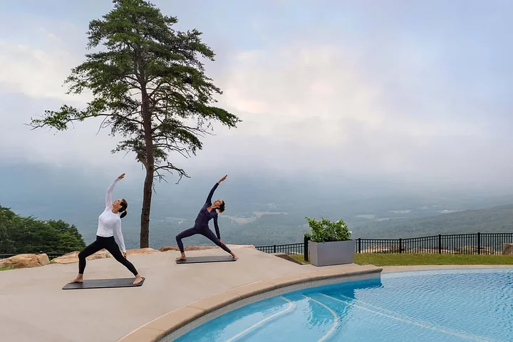 ATLOKQQ_Yoga_01.jpg