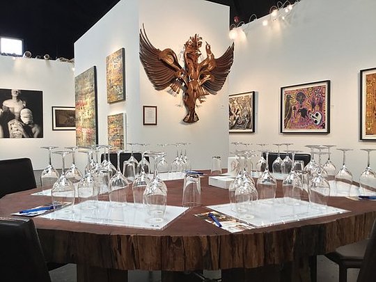 Sample wines while discovering local artists