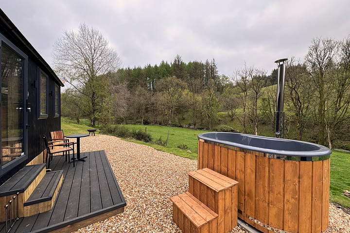 Off-Grid Cabins with Hot Tubs and Outdoor Bath | Unplugged