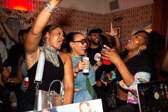 R'n'B LDN Day Party @ HOUSE PARTY SOHO