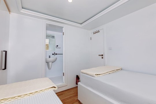 Cabin 9 (2nd Deck Twin En-Suit)