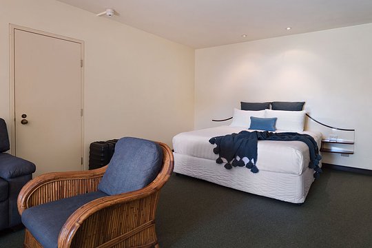 CLASSIC POOLSIDE SUITE (SINGLE OCCUPANCY)