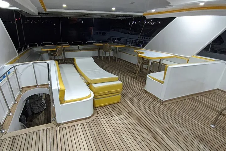 outdoorinterior_Sunshine_yachtredseaegyptkitesafaridininginterior_Sunshine_yachtredseaegyptkitesafariresized